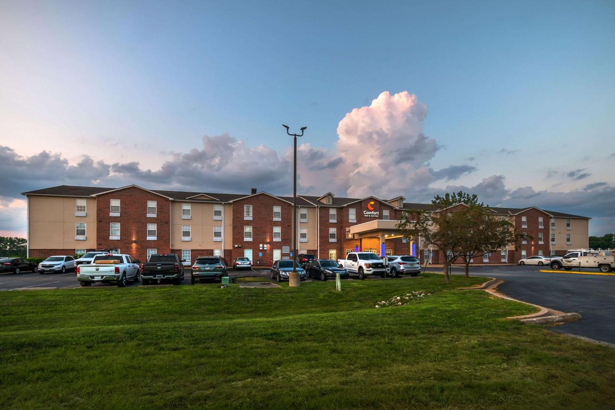 Comfort Inn & Suites St Louis - צ'סטרפילד מראה חיצוני תמונה